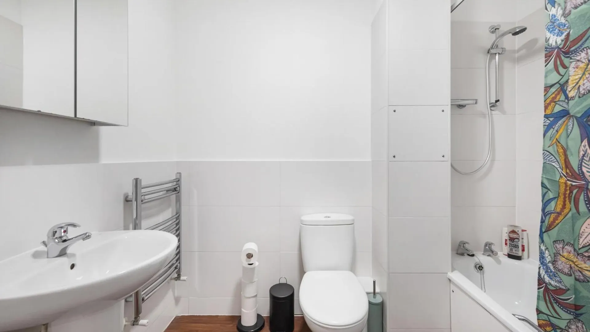 Apartment Lift & Free Parking, Modern 1 Bed Flat In Shoreditch Next To Train Station London