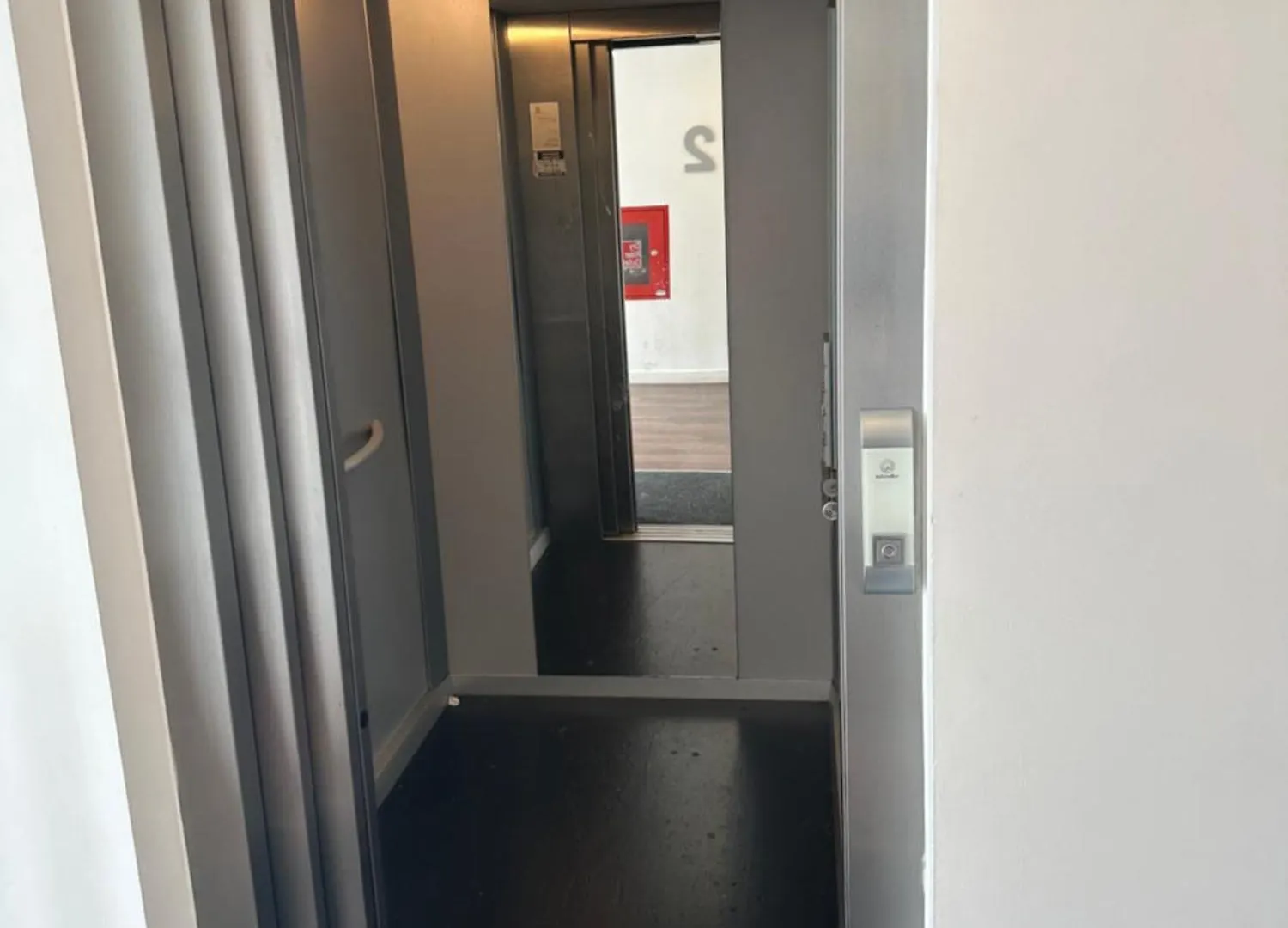 Lift & Free Parking, Modern 1 Bed Flat In Shoreditch Next To Train Station London Apartment